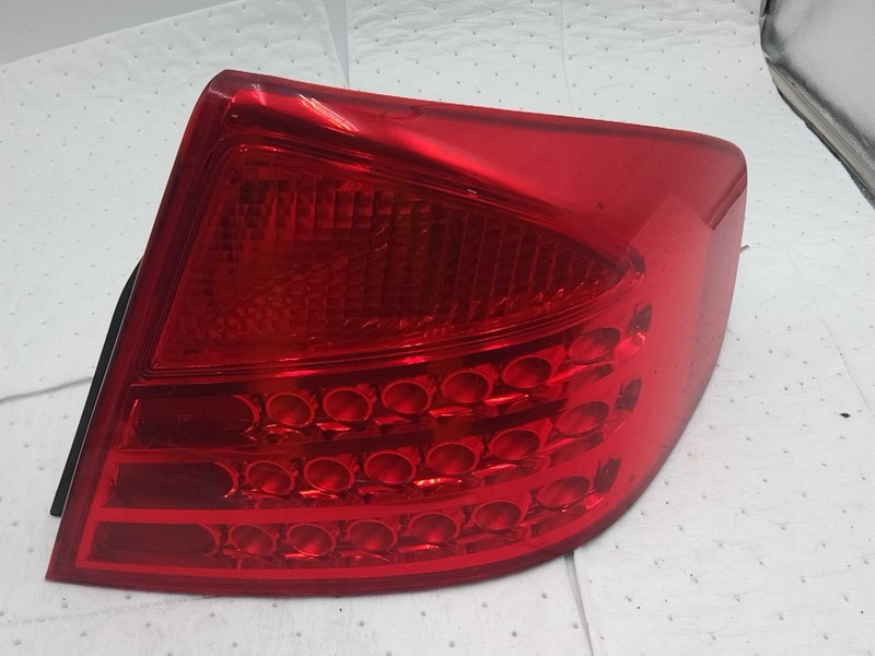 2003-2004 INFINITI G35 Right Silver Tail Light Assembly OEM Used 435374