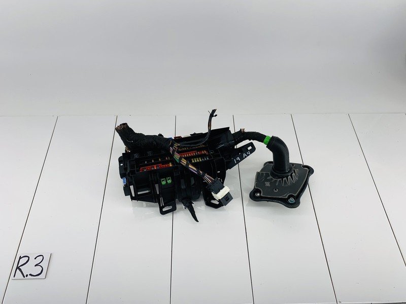 17-20 AUDI A4 B9 2.0L L4 GAS TFSI ENGINE COMPARTMENT FUSE & RELAY BOX OEM