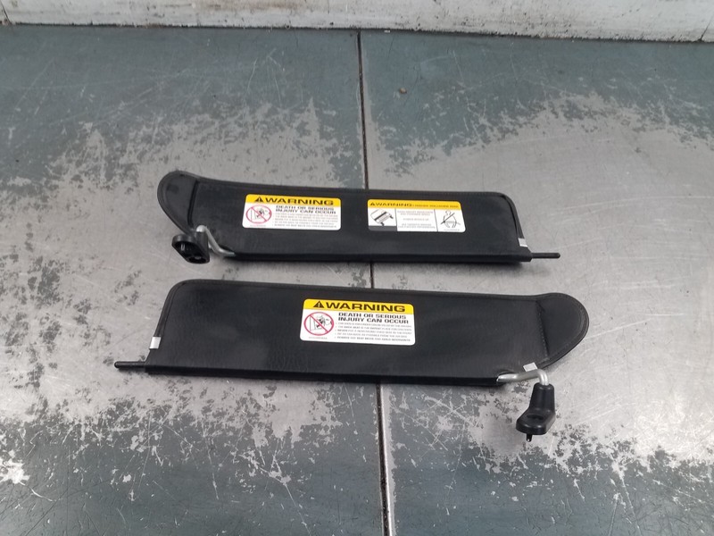 2004 Jeep Wrangler TJ Rubicon 4x4 Sun Visors #1660 B1