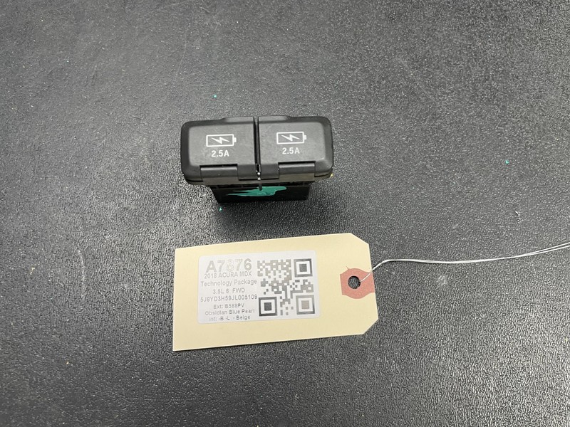 Center Console Dual USB Charge Adapter 2018 Acura MDX 39113-TG7-A21 2017 - 2020