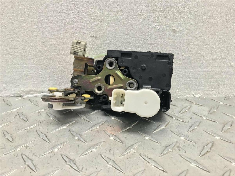 2003 YUKON XL 1500 PASSENGER REAR POWER DOOR LOCK LATCH ACTUATOR OEM 16639868