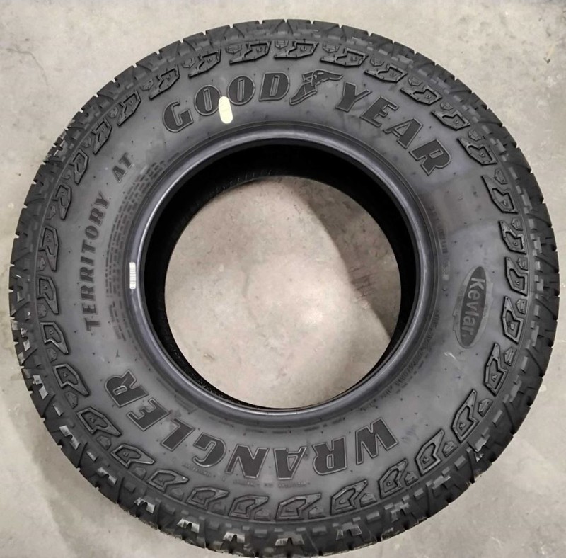 NOS 265/70R16 Goodyear Wrangler Territory AT 112T Tire DOT 0622 11/32 Tread