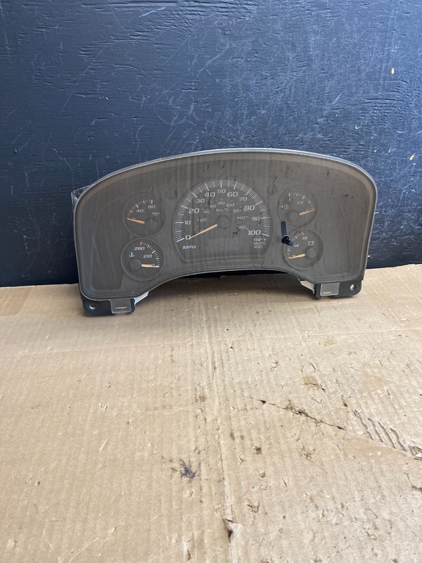 2004 to 2007 Chevrolet Express Speedometer Cluster Gauge OEM AE2030 DG