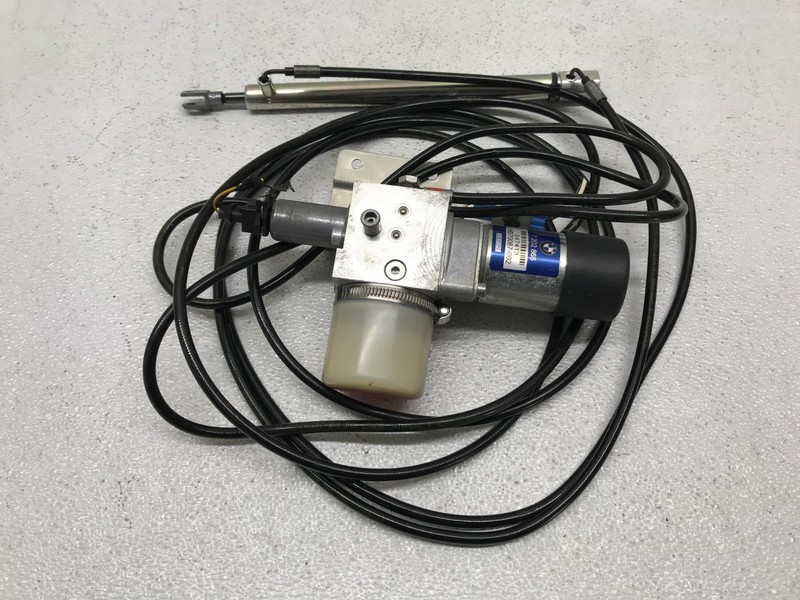 2006 2007 2008 BMW 750i Trunk Power Closing Hydraulic Pump Motor Cylinder