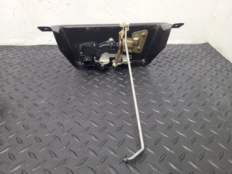 05-07 Chevrolet Equinox Liftgate Tailgate Latch Lock Actuator OEM 15256081