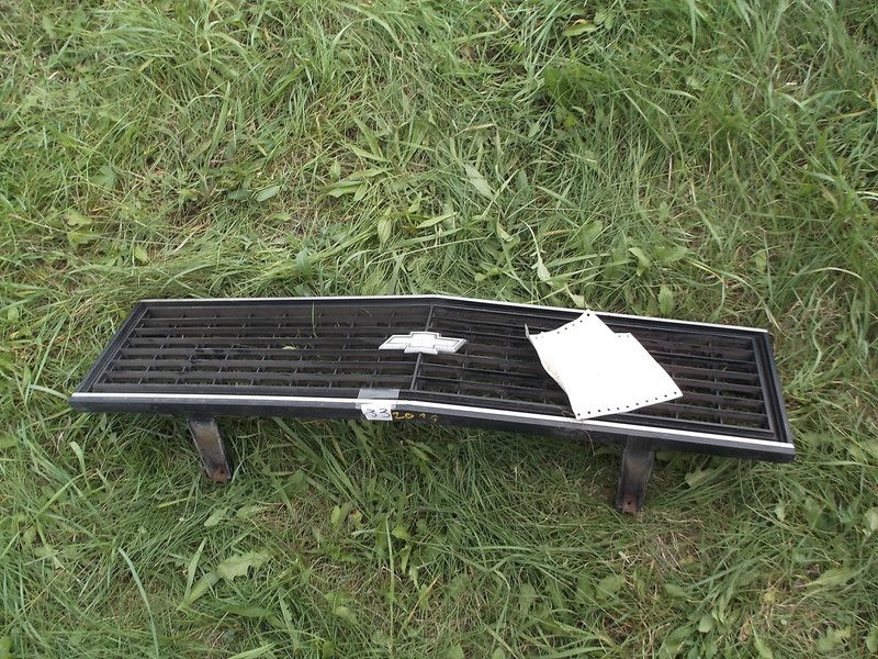 1984 Chevy Grille Insert 4757 with Emblem *FREE SHIPPING*