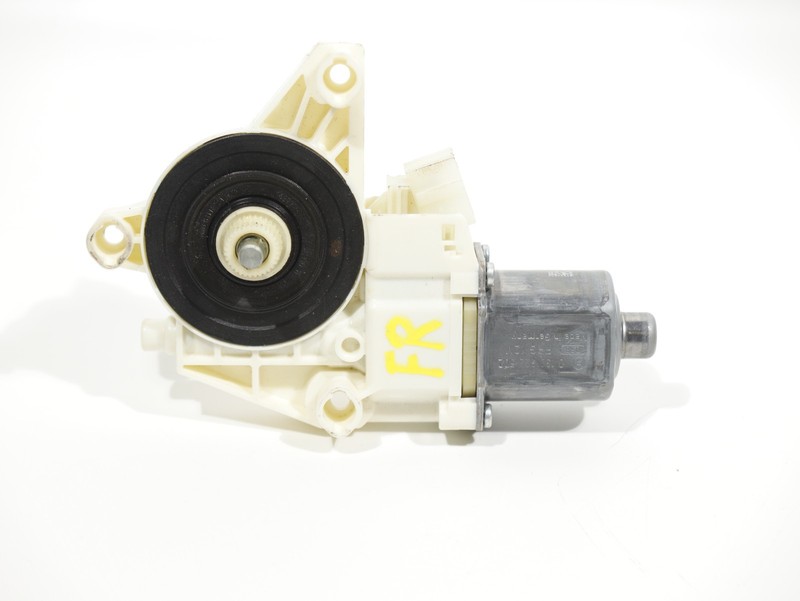 2008-2014 Mercedes C250 C300 C350 FRONT RIGHT Side Door Window Regular Motor OEM