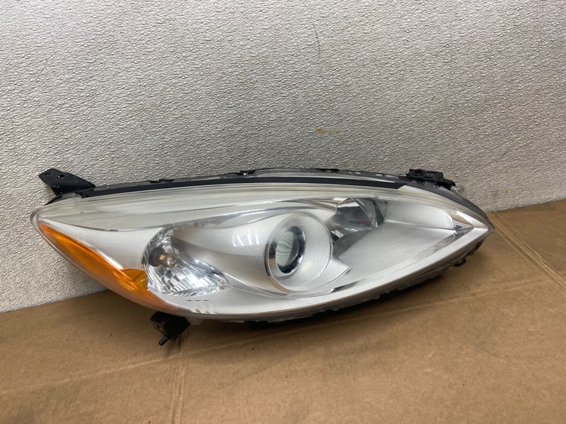 2012-2017 Mazda 5 Right Passenger Rh Side Halogen Headlight OEM Y5068 GD
