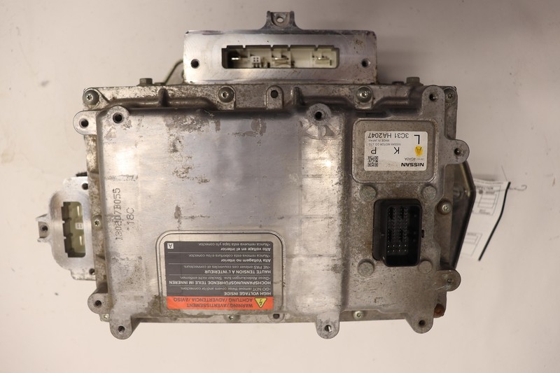 2014 INFINITI Q50 ENGINE COMPARTMENT BATTERY CHARGER INVERTER CONVERTER OEM
