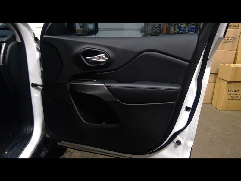 2019 CHEROKEE Passenger Right Front Door Trim Panel 1569629