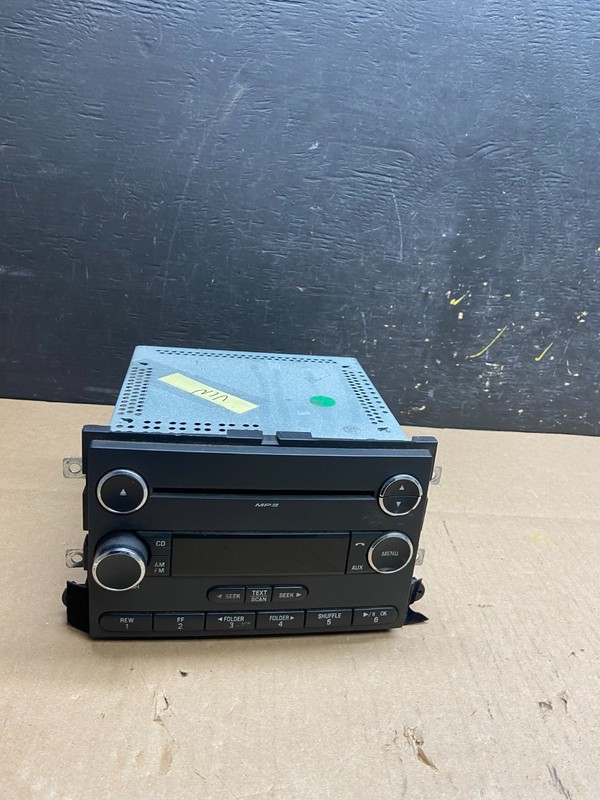 2008 - 2009 Ford Expedition Explorer Radio CD Player Screen Display OEM t4450 DG