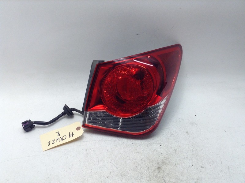 11-16 CHEVROLET CRUZE REAR RIGHT PASSENGER SIDE TAIL LIGHT LAMP OEM