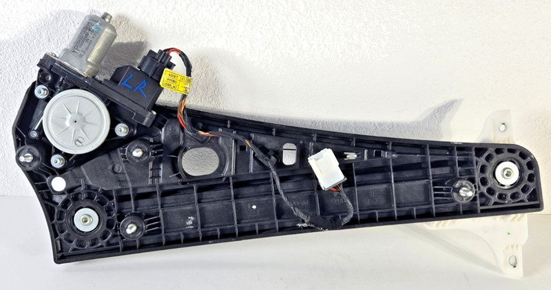 2015 2019 Kia Sedona Left Driver Side Rear Door Window Regulator Motor OEM