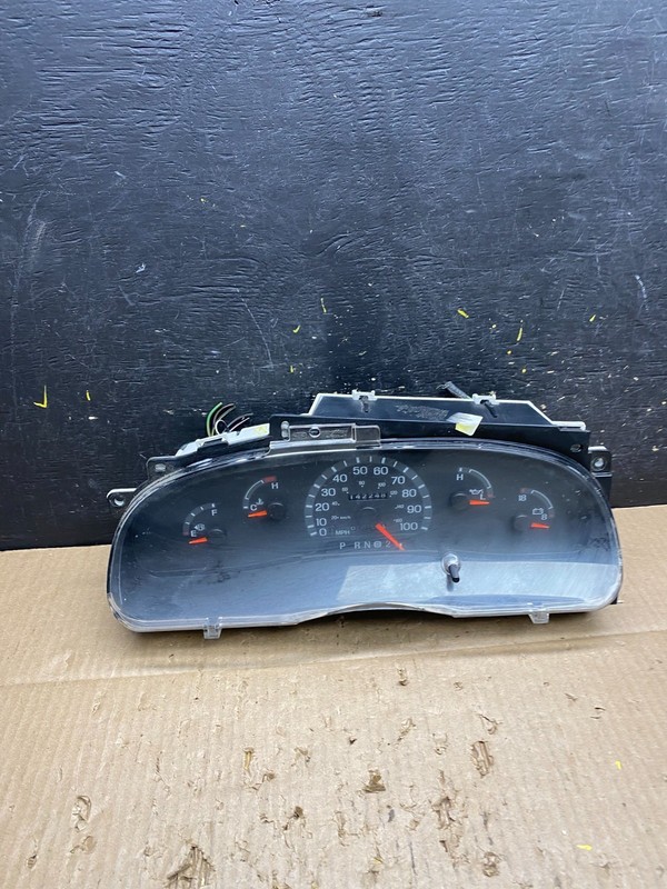 2001 - 2002 Ford Econoline E250 E350 Van Speedometer Instrument Cluster v1652 DG