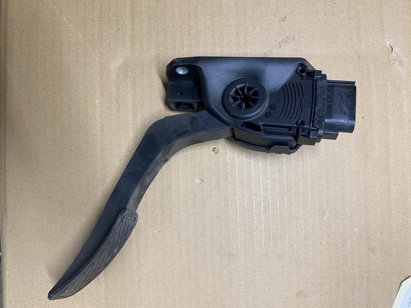 11-19 Ford Fiesta Gas Pedal Accelerator Assembly 8V21-9F836-AB OEM