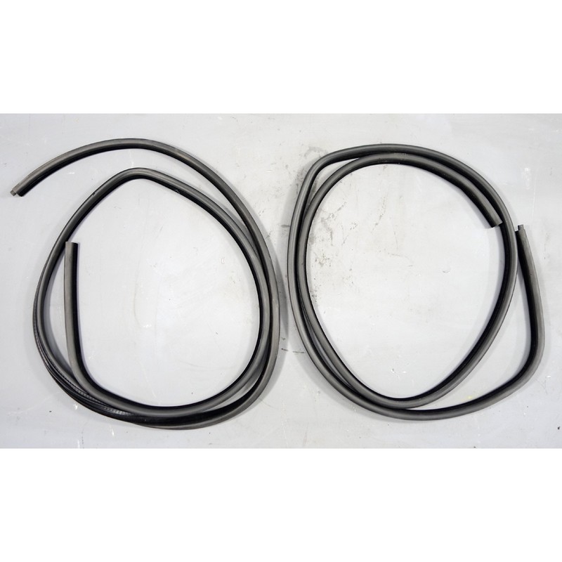 1997-2003 BMW E39 5-Series Rear Door Seal Weatherstripping Pair Black OEM
