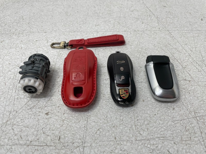 15 16 17 18 Porsche Macan Ignition Key Fob Remote Set W/Case 1372 OEM