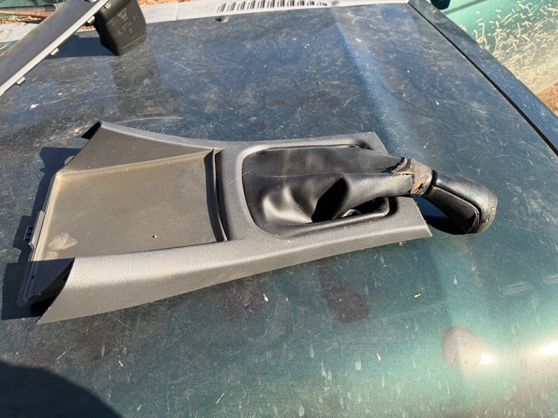 08-14 Subaru Impreza WRX M/T FRONT CENTER CONSOLE W/ SHIFT BOOT & SHIFTER KNOB