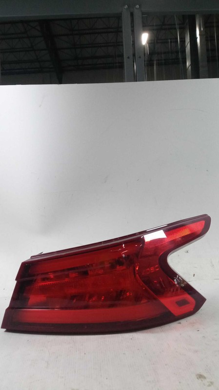 2016-2018 Nissan Maxima Right Tail Light Assembly - White - Used - 176795