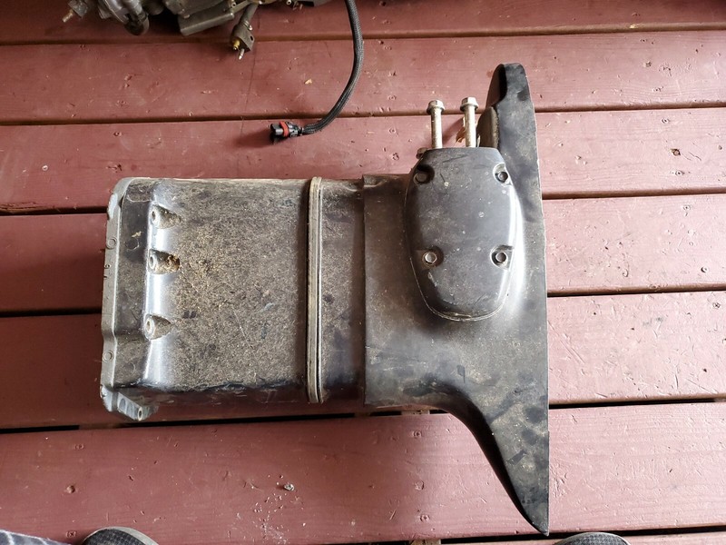 JOHNSON EVINRUDE MIDSECTION 20" EXHAUST HOUSING YEAR 2000 OUTBOARD ENGINE PARTS