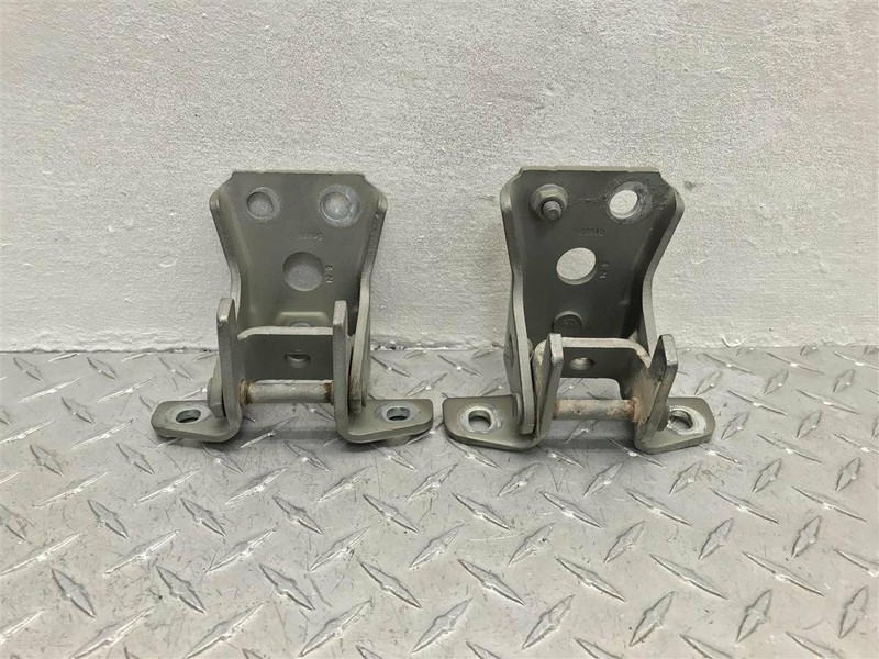 2005 FORD EXPLORER PASSENGER FRONT DOOR HINGES PAIR OEM