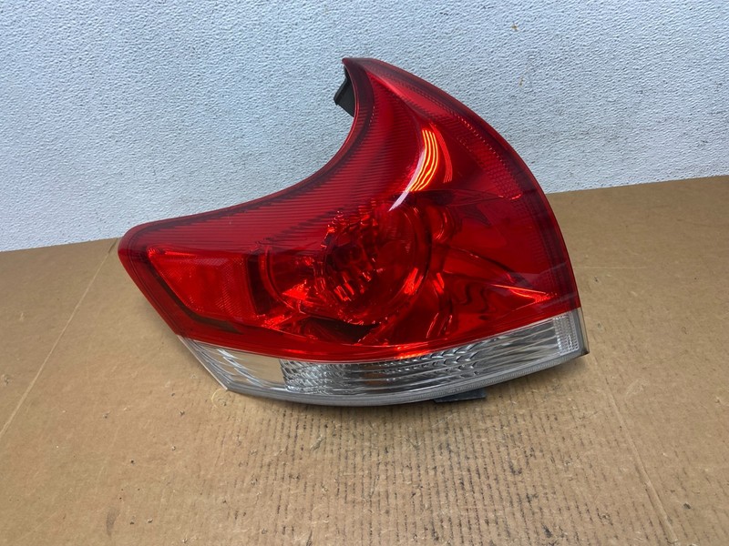 2009 to 2012 Toyota Venza Left Driver LH Side Tail Light OEM ae0477 DG