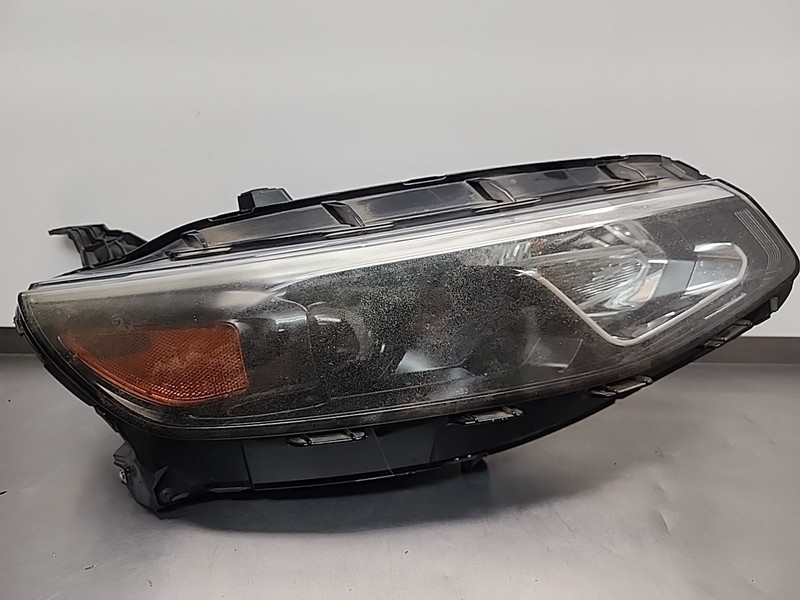 84131409 2016 - 2018 Chevy Malibu Right Passenger Side Headlight Assembly OEM RH