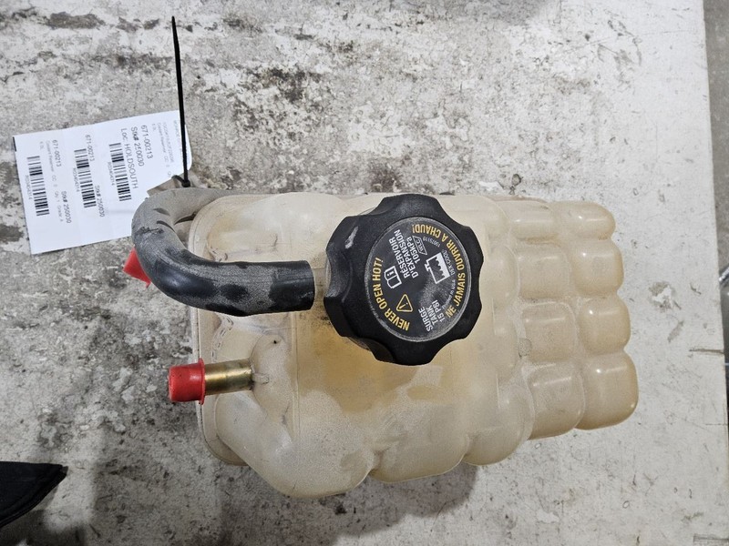 Coolant Reservoir Classic Style Fits 99-07 SIERRA 2500 PICKUP 3404314