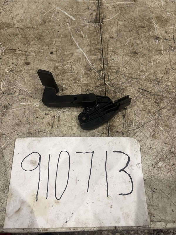 02-09 AUDI B6 B7 A4 S4 CONVERTIBLE HOOD LATCH RELEASE HANDLE OEM