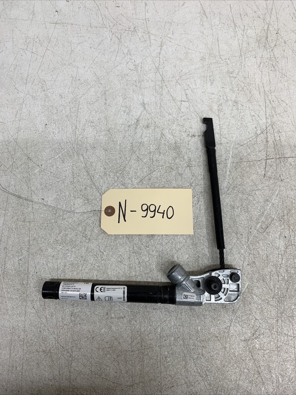 Tesla Model 3 Passenger Right Hand Seat Belt Pretensioner 1090324-01-C 9940 B4