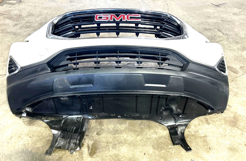 2018-2021 Chevy Terrain Sle Front Bumper Assembly White No Engine Oil Heater OEM