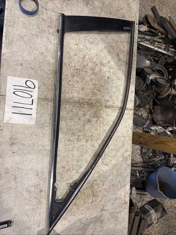 2006 - 2011 CADILLAC DTS FRONT RIGHT DOOR WINDOW EXTERIOR MOLDING GARNISH TRIM