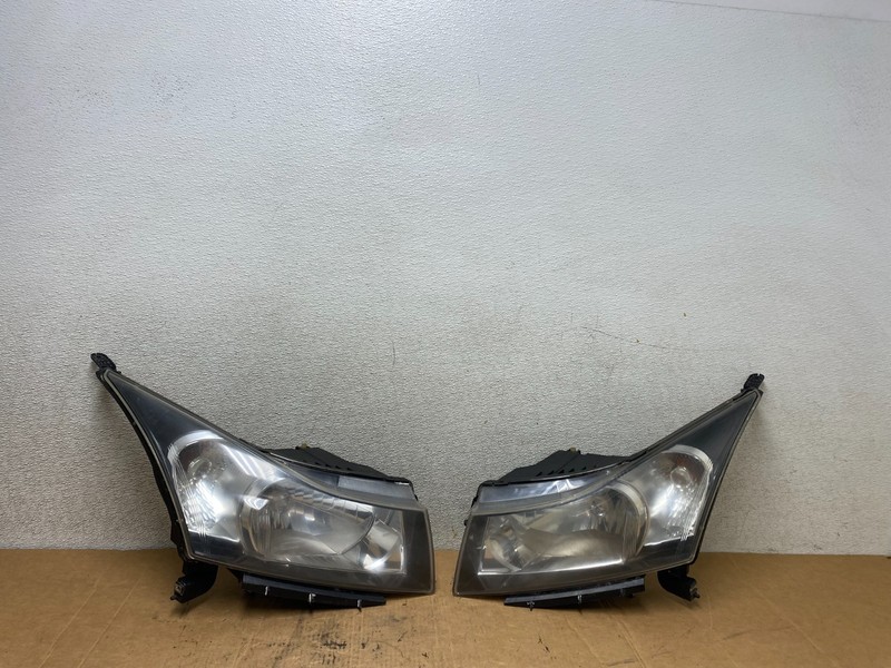 2011 to 2015 Chevrolet Cruze Halogen Left+Right Set Headlights T2189 DW