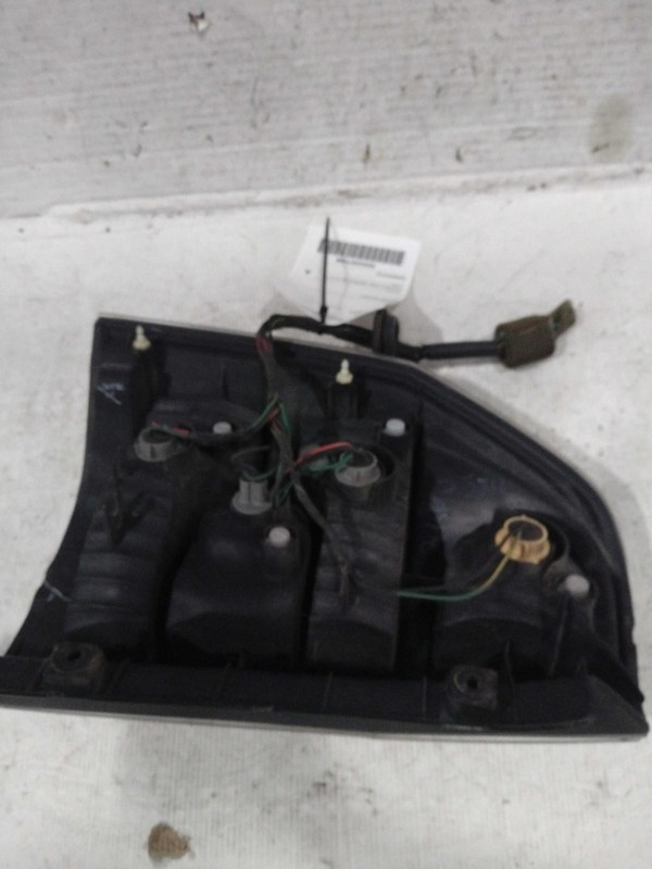 2004-2006 Acura MDX Right Tail Light Assembly OEM Used 497161 234K Miles