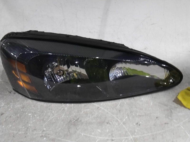 2006 Pontiac Grand Prix Right Headlight Assembly OEM 72083 Used 122k Miles