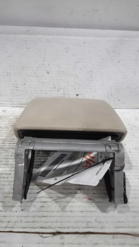 Used Front Lower Center Console fits: 2018 Audi Q5 floor Front Lower Grade A