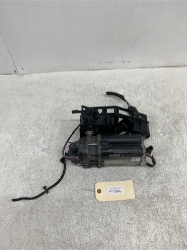 2016 Tesla X Wabco Air Suspension Compressor Unit 26071716 10R-036089 53099 S2