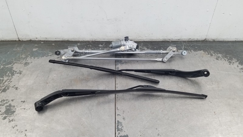 2017 Chevy Camaro ZL1 Windshield Wiper Motor / Arms #8417 VV1