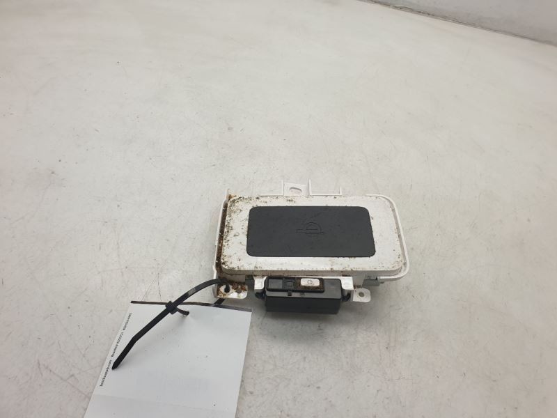 16 17 18 19 20 TOYOTA PRIUS FRONT CONSOLE WIRELESS CHARGER