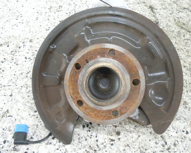 2014-2019 Mercedes-Benz CLA250 Rear Spindle Knuckle Hub Passenger Right OEM