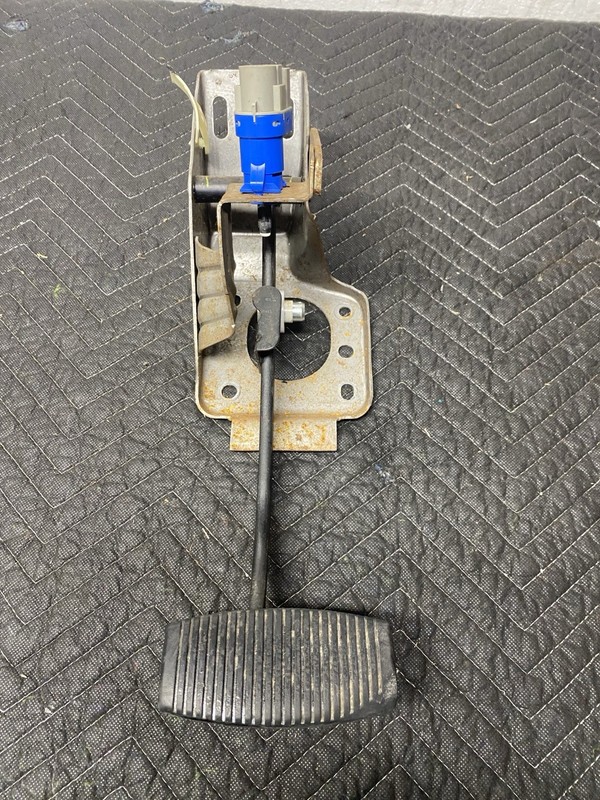 2014 Ford Econoline E-250 VanComplete Brake Pedal & Mount w Pad