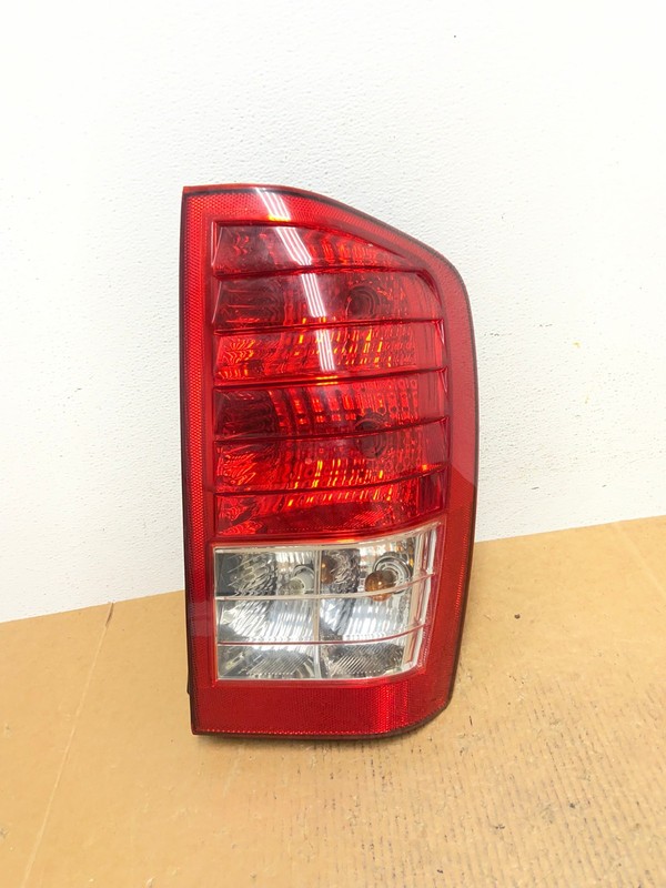 2007 2010 Hyundai Entourage Right Passenger RH Tail Light Oem AE1208 LK
