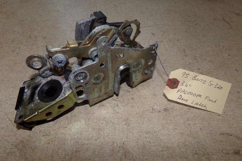 1995 Mercedes Benz S-320 1408207010 Passenger Front Door Latch *FREE SHIPPING*