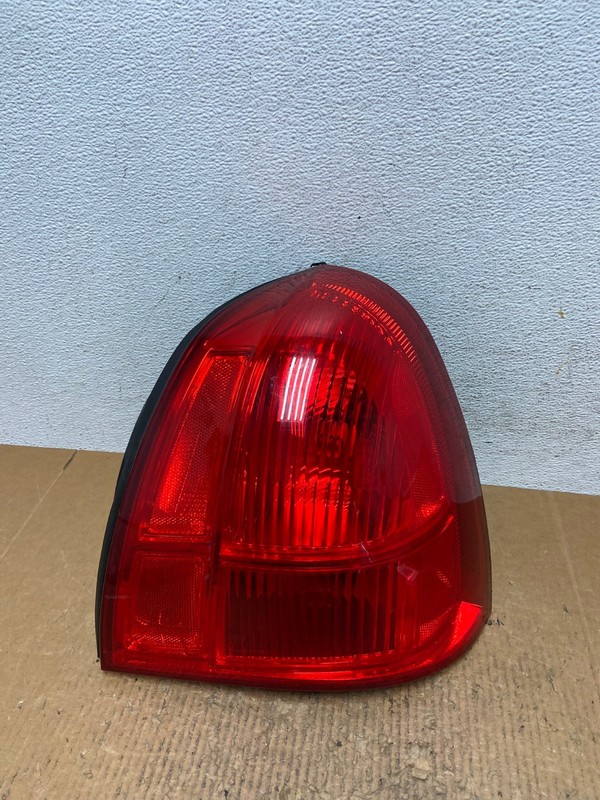 2003 to 2011 Lincoln Town Car Right Passenger Rh Tail Light AE2760 LK