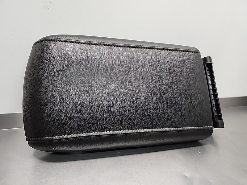 2017-2021 GMC ACADIA CENTER CONSOLE ARMREST ARM REST COVER LID LEATHER BLACK OE