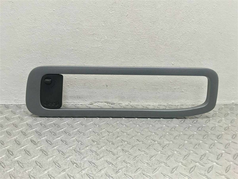 14-18 JEEP CHEROKEE LEFT QUARTER CARGO TRUNK HANDLE TRIM BEZEL OEM 1ZW61TRMAB