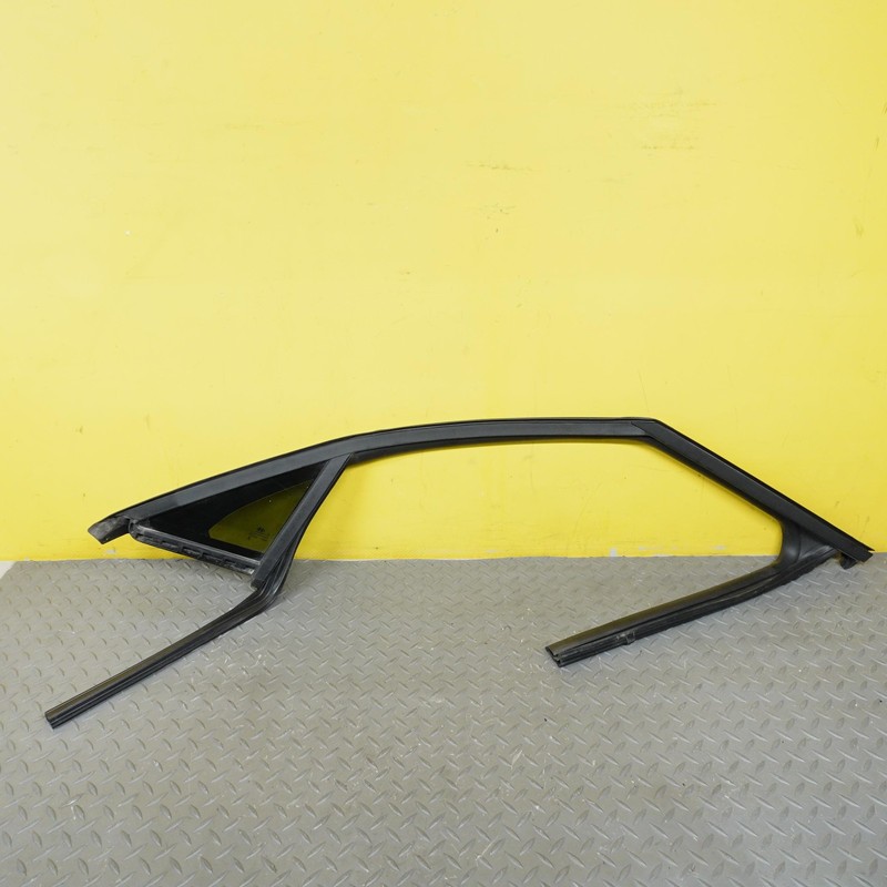 2024-2025 HYUNDAI SANTA FE FRONT LEFT DOOR VENT GLASS WINDOW W/ WEATHER MOULDING