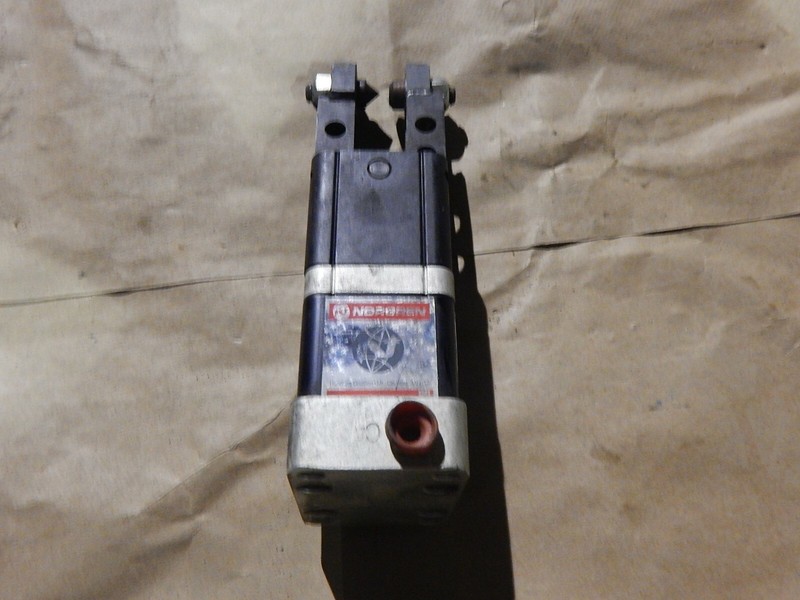 Norgren GL400-J1-MS Pneumatic Gripper *FREE SHIPPING*