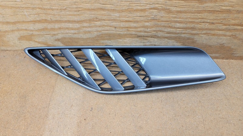 2014-2019 CORVETTE C7 LEFT DRIVER REAR QUARTER PANEL VENT GRILLE TRIM OEM