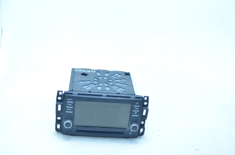 13-14 GMC ACADIA AM/FM RADIO CD PLAYER UNIT OEM